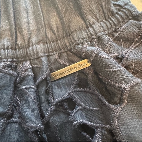 Abercrombie & Fitch Elegant Navy Blue Lace Embroidered Small Mini Skirt - Picture 6 of 6